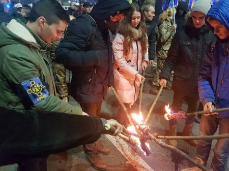 Факельное шествие в честь Дня рождения Степана Бандеры. 1 января 2018 года. Херсон. 