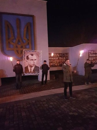 Факельное шествие в честь Дня рождения Степана Бандеры. 1 января 2018 года. Херсон. 