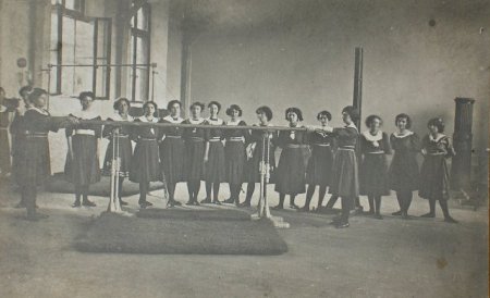 Соколиная гимнастика в 1 Мариинско-Александровской гимназии