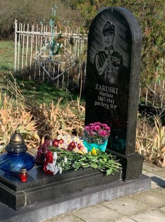 На могилі Маріуша Заруського. 5 листопада 2019 року. Фото Володимир Макуха